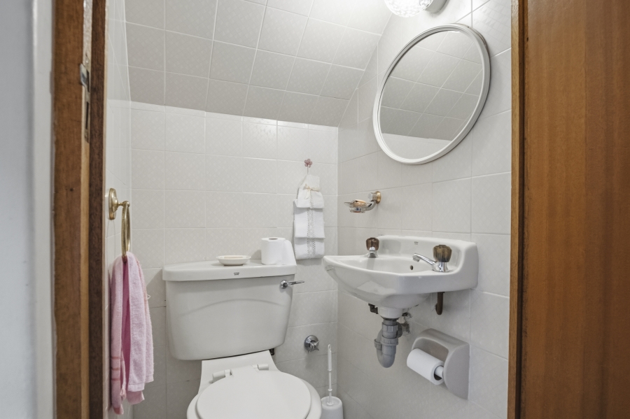 6 Bedroom Property for Sale in Schaap Kraal Western Cape